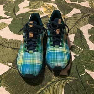 Brooks size 8 green running shoes